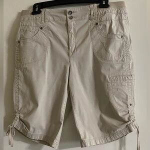 Khakis and Company Beige Cargo Knee-Length Drawstring Shorts